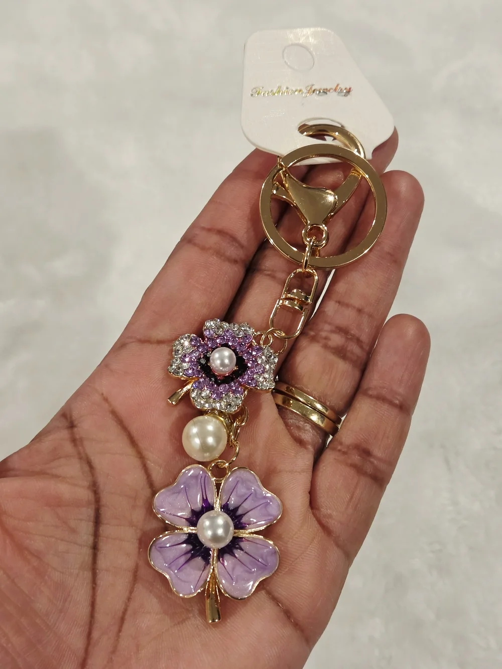 Gold-Tone Keychain with Baeutiful Purple Flowers and Pearls Bag Charm